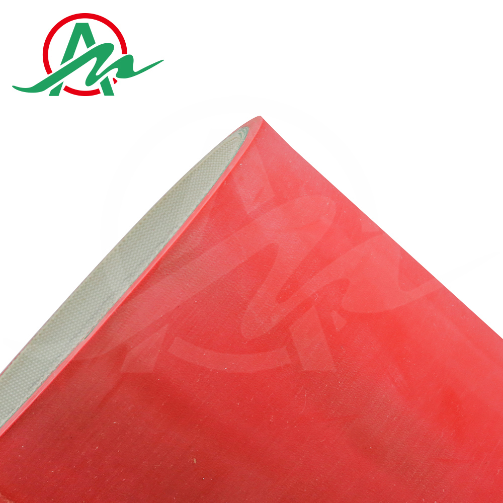 Brick conveyor belt with red rubber coat